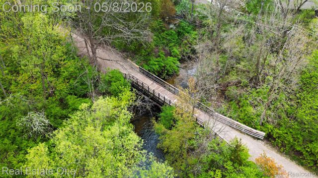 1118 Kings Cove Drive, Rochester Hills, MI 48306