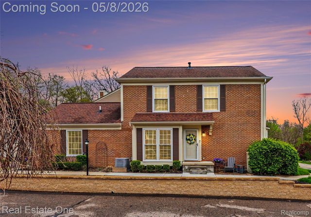 1118 Kings Cove Drive, Rochester Hills, MI 48306