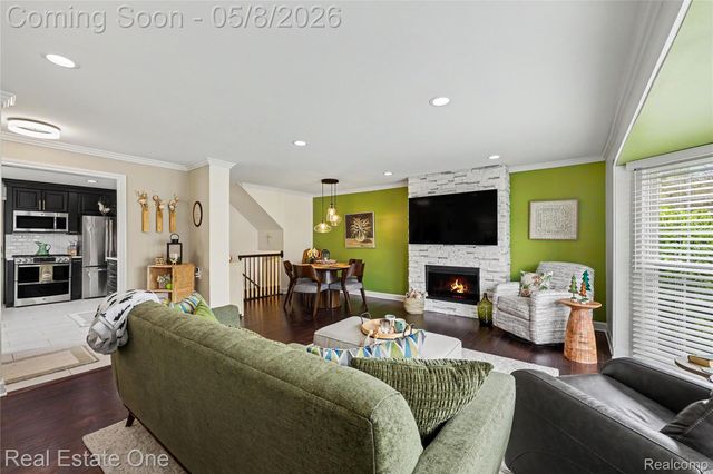 1118 Kings Cove Drive, Rochester Hills, MI 48306