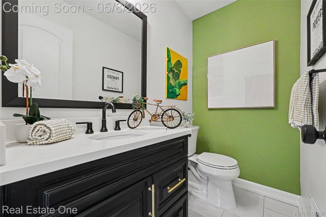 1118 Kings Cove Drive, Rochester Hills, MI 48306