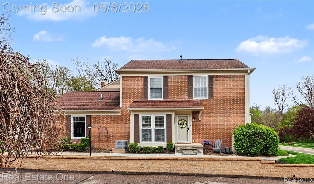 1118 Kings Cove Drive, Rochester Hills, MI 48306