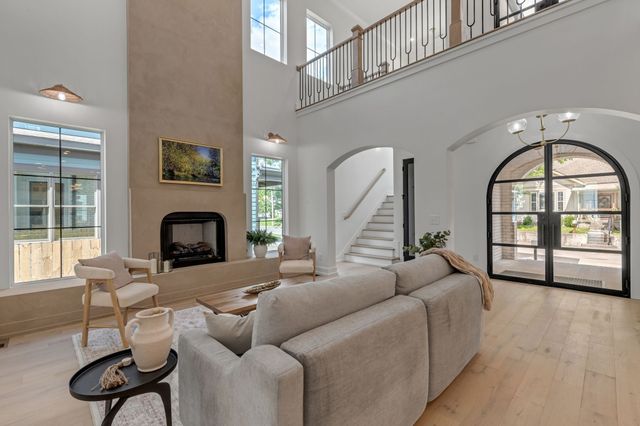 1109 N 2nd St, Nashville, TN 37207