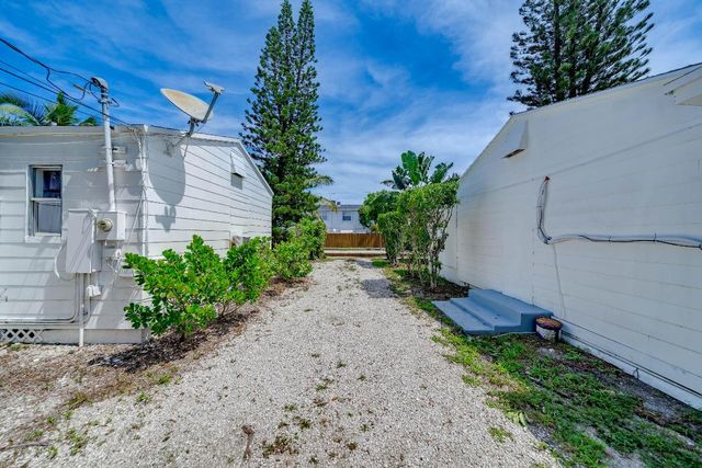 2405-2407 N East Coast Street, Lake Worth Beach, FL 33460