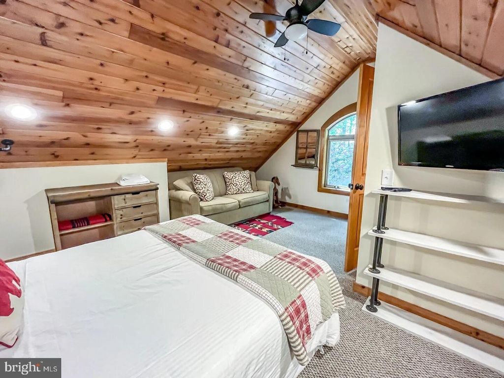 Image 15 of property listing at 2119 MARSH HILL RD, Mc Henry, MD 21541