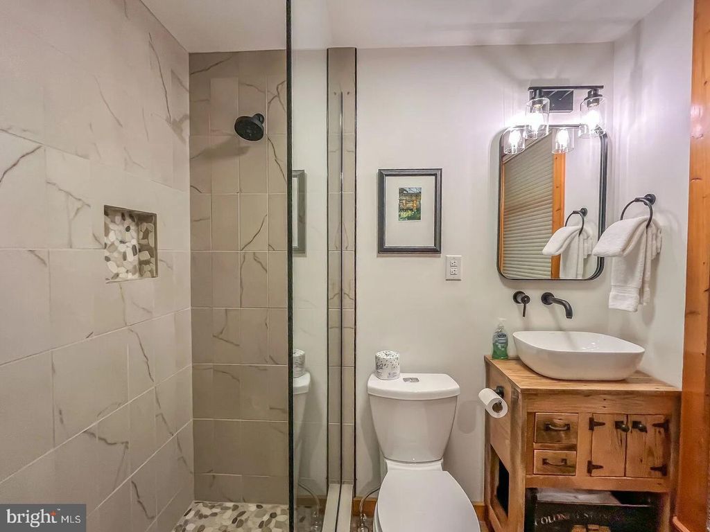 Image 9 of property listing at 2119 MARSH HILL RD, Mc Henry, MD 21541