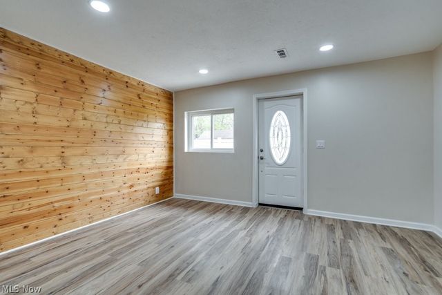 4944 Coleman Drive, New Franklin, OH 44319