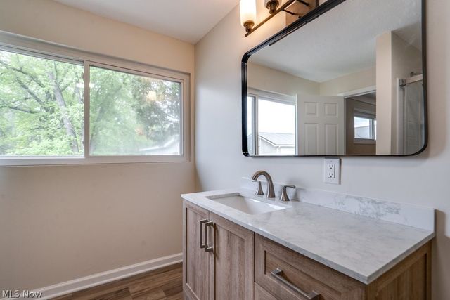 4944 Coleman Drive, New Franklin, OH 44319