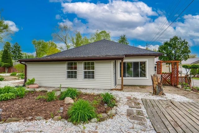 4944 Coleman Drive, New Franklin, OH 44319