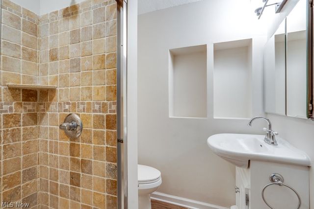 4944 Coleman Drive, New Franklin, OH 44319