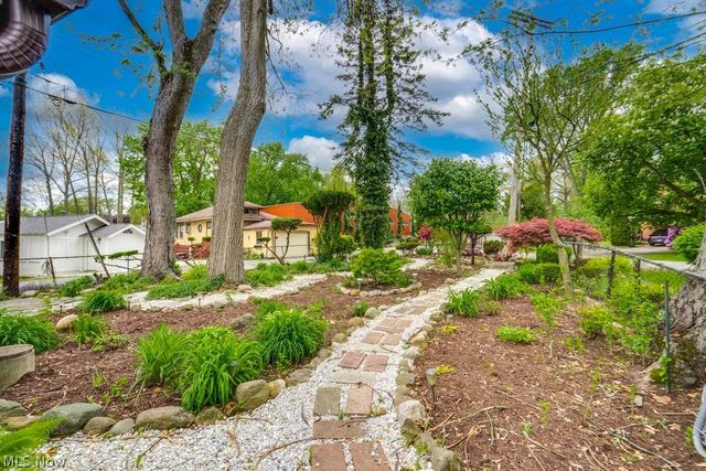 4944 Coleman Drive, New Franklin, OH 44319