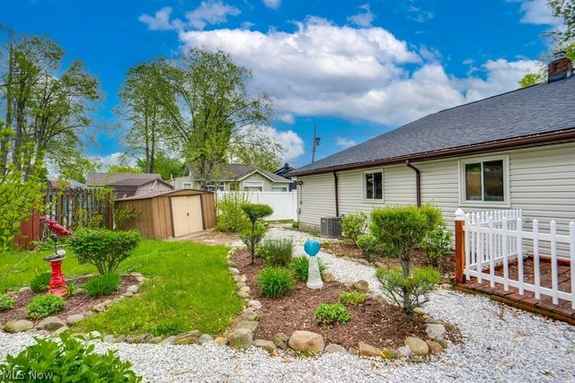 4944 Coleman Drive, New Franklin, OH 44319