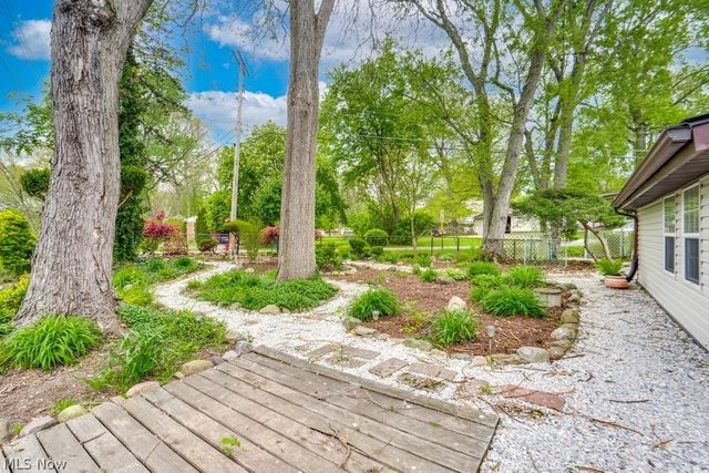 4944 Coleman Drive, New Franklin, OH 44319