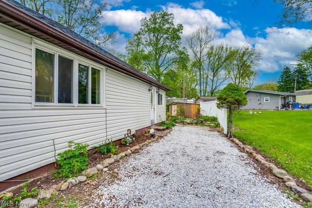 4944 Coleman Drive, New Franklin, OH 44319