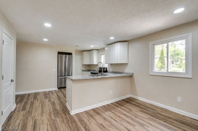 4944 Coleman Drive, New Franklin, OH 44319