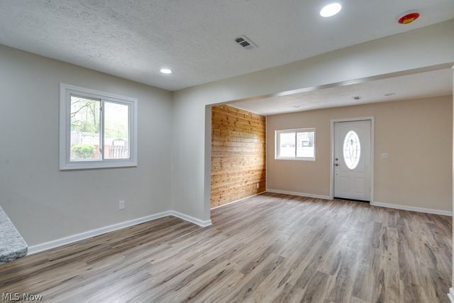 4944 Coleman Drive, New Franklin, OH 44319