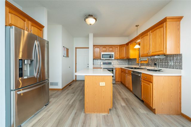 3600 Brook Ridge Court, Des Moines, IA 50317