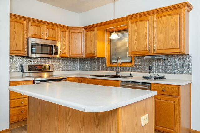 3600 Brook Ridge Court, Des Moines, IA 50317