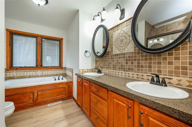 3600 Brook Ridge Court, Des Moines, IA 50317