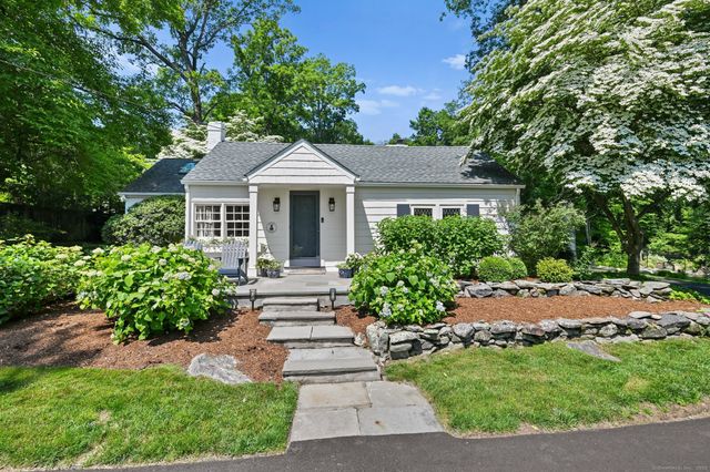 32 Spring Water Lane, New Canaan, CT 06840