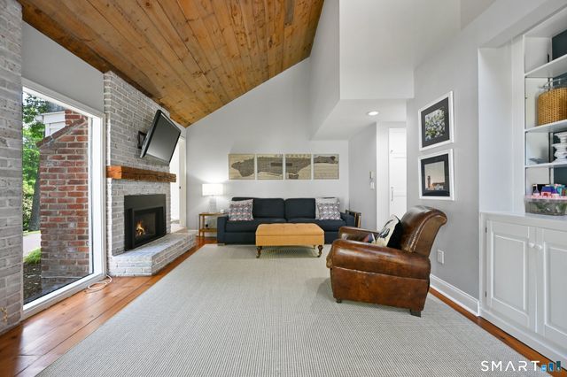 32 Spring Water Lane, New Canaan, CT 06840