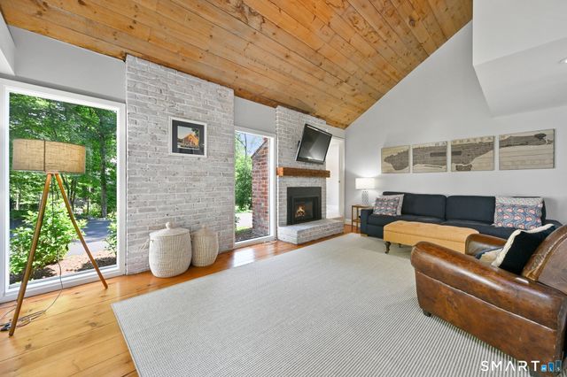 32 Spring Water Lane, New Canaan, CT 06840