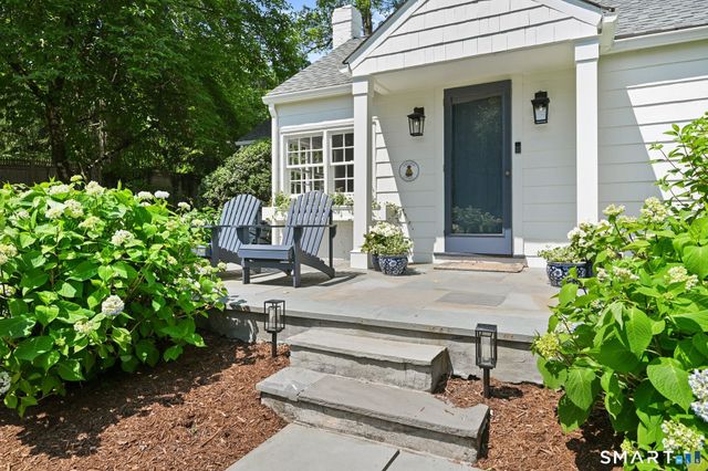 32 Spring Water Lane, New Canaan, CT 06840