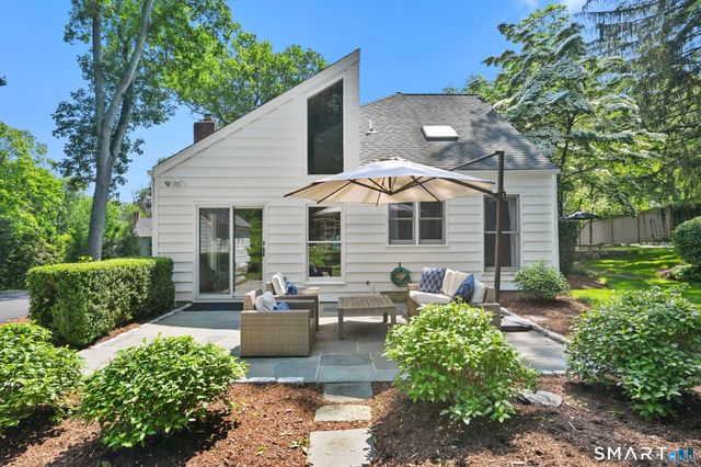 32 Spring Water Lane, New Canaan, CT 06840