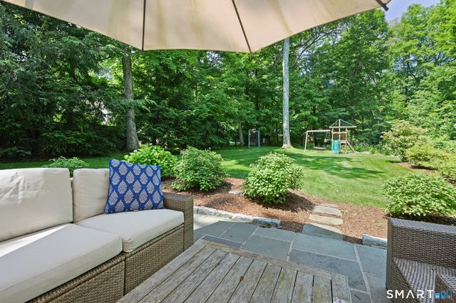 32 Spring Water Lane, New Canaan, CT 06840
