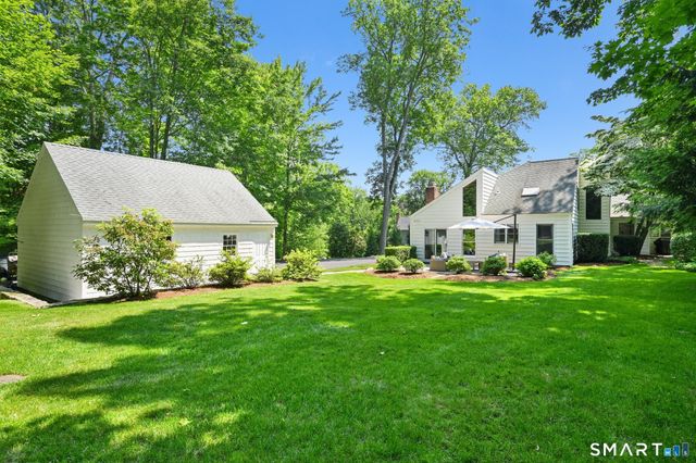 32 Spring Water Lane, New Canaan, CT 06840