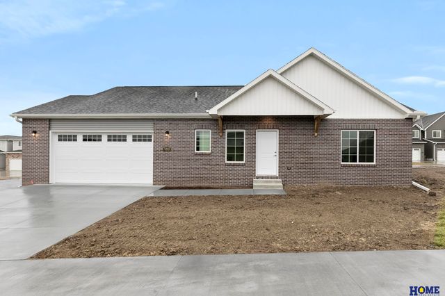 5802 S 94th Street, Lincoln, NE 68526