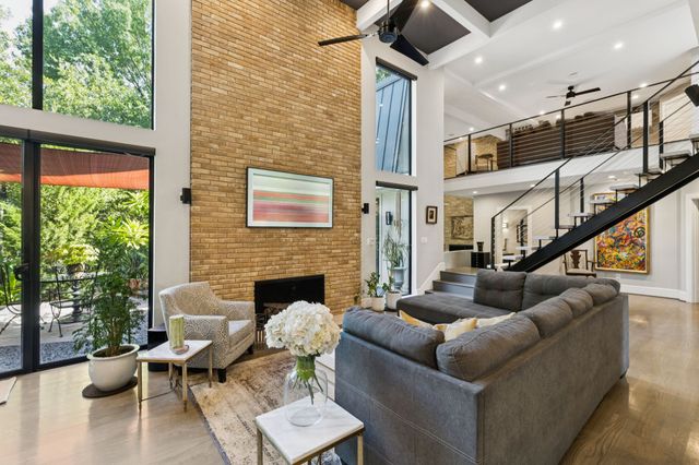 2934 Maple Springs Boulevard, Dallas, TX 75235