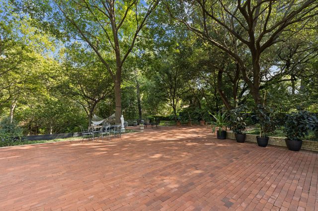 2934 Maple Springs Boulevard, Dallas, TX 75235