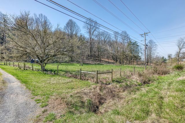 1424 Reedy Creek Road, Bristol, TN 37620