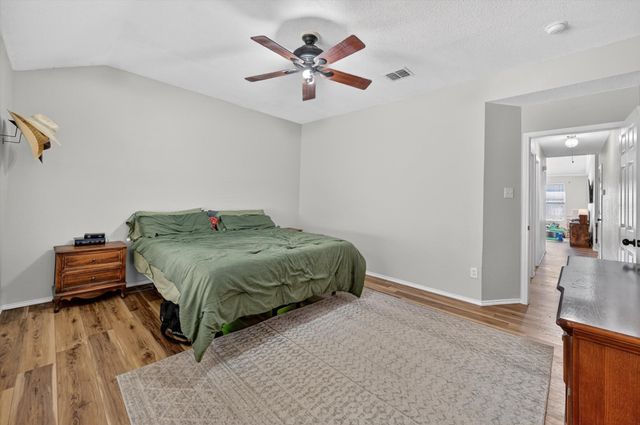 3208 Cliff Oaks Drive, Corinth, TX 76210