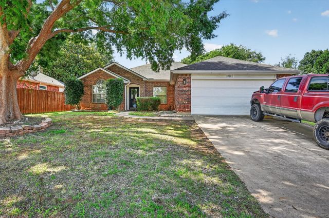 3208 Cliff Oaks Drive, Corinth, TX 76210
