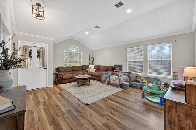3208 Cliff Oaks Drive, Corinth, TX 76210