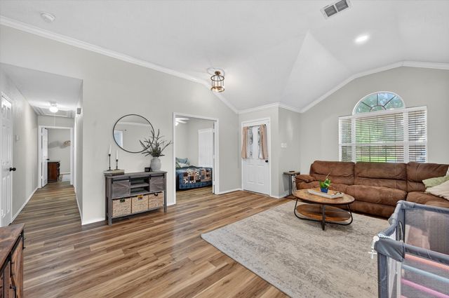 3208 Cliff Oaks Drive, Corinth, TX 76210