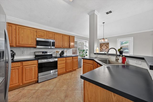 3208 Cliff Oaks Drive, Corinth, TX 76210