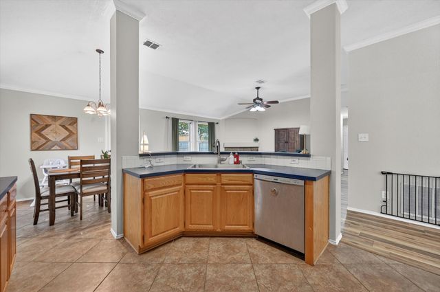 3208 Cliff Oaks Drive, Corinth, TX 76210