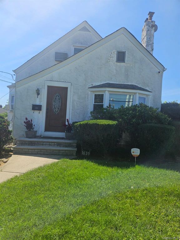 1639 1639 EMPIRE Street HOUSE RENTAL, Elmont, NY 11003