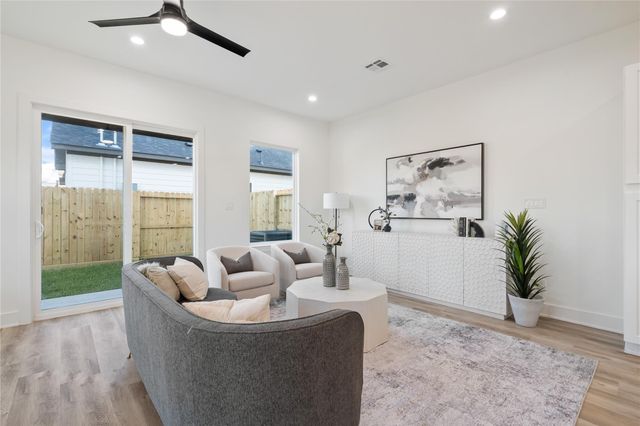 9003 Comal Street, Houston, TX 77051