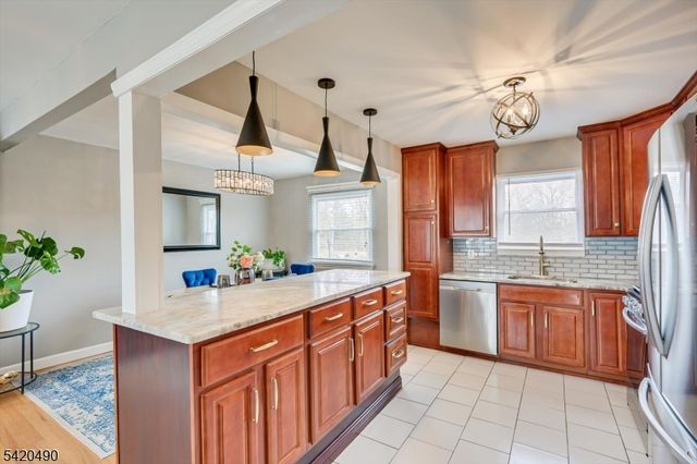 63 Arden St, Franklin Twp., NJ 08873