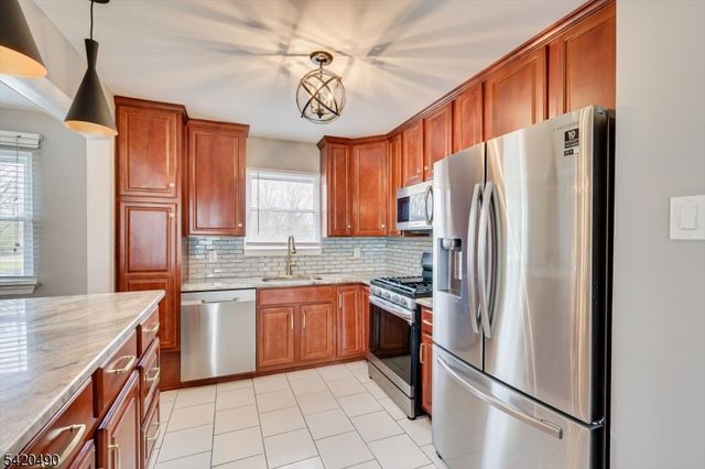 63 Arden St, Franklin Twp., NJ 08873