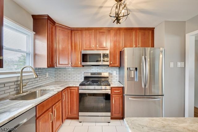 63 Arden St, Franklin Twp., NJ 08873