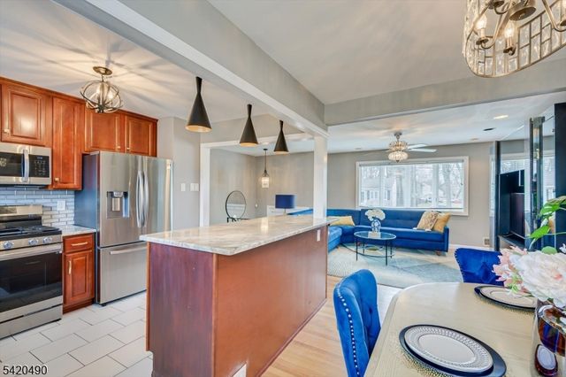 63 Arden St, Franklin Twp., NJ 08873