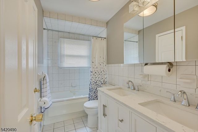 63 Arden St, Franklin Twp., NJ 08873