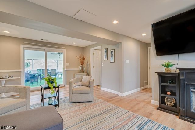 63 Arden St, Franklin Twp., NJ 08873