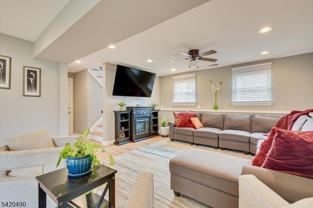 63 Arden St, Franklin Twp., NJ 08873