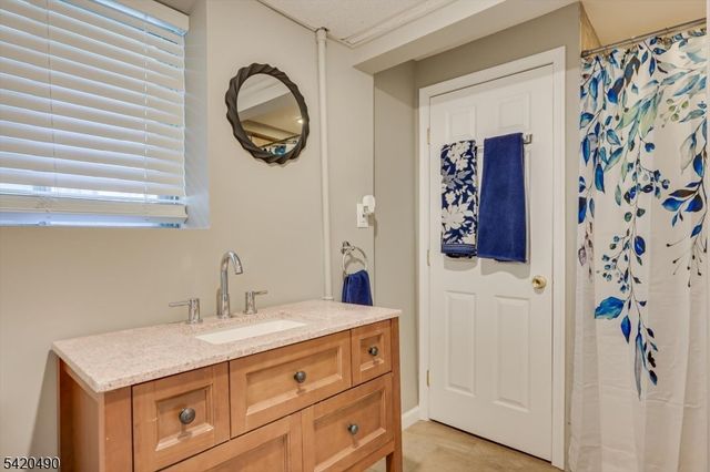 63 Arden St, Franklin Twp., NJ 08873