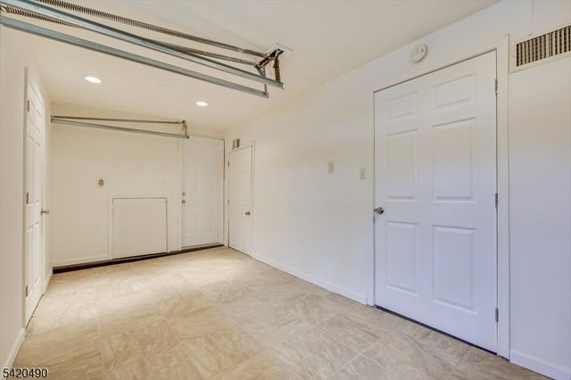 63 Arden St, Franklin Twp., NJ 08873